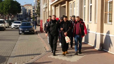 Çanakkale'de Orta Asya Ve Afrika Uyruklu 14 Kadini Pazarlayan 2 Kisi Tutuklandi