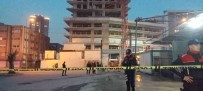 Izmir'de Insaatin Kule Vinci Devrildi Açiklamasi 5 Ölü, 2 Yarali