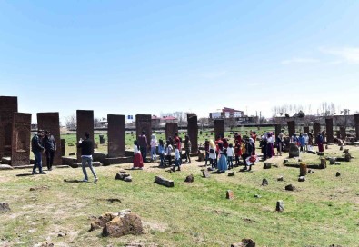 Tarihi Kent Ahlat'a Ilgi Artiyor