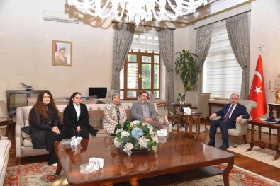 Vali Karadeniz Sehit Ailesini Agirladi