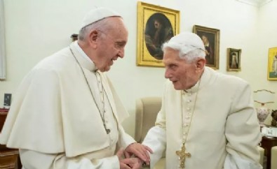 Eski Papa 16. Benedict'in öldüğü açıklandı