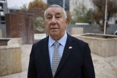 Serdar Ünsal, Dünya Azerbaycan Türkleri Dayanisma Gününde Karabag'da 3 Renkli Azerbaycan Bayragi Dalgalaniyor