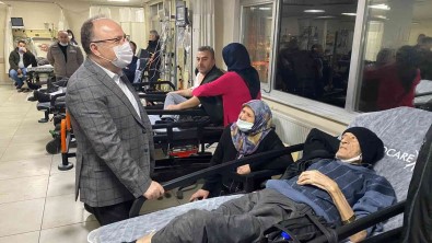 Vali Tutulmaz Hastalari Ve Saglik Çalisanlarini Ziyaret Etti