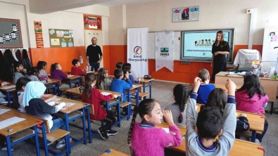 Antalya'da Enerji Okuryazarligi Egitimleri Basladi Açiklamasi Hedef 5 Bin Ögrenciye Ulasmak
