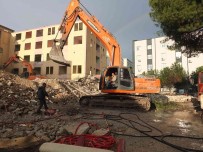 Balikesir'de 50 Yillik Devlet Hastanesi Yikiliyor