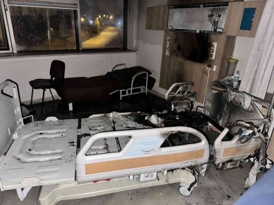 Hastanede Çikan Yangin Korkuttu Açiklamasi 8 Hasta Dumandan Etkilendi