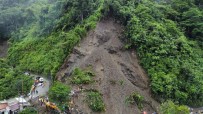 Kolombiya'da Toprak Kaymasi Açiklamasi 3 Ölü