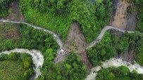 Kolombiya'daki Toprak Kaymasinda Can Kaybi 27'Ye Yükseldi