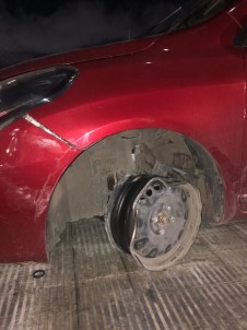 Trafikte Kavga Ettigi Kisiye Araciyla Çarpti, Metrelerce Öteye Savurdu