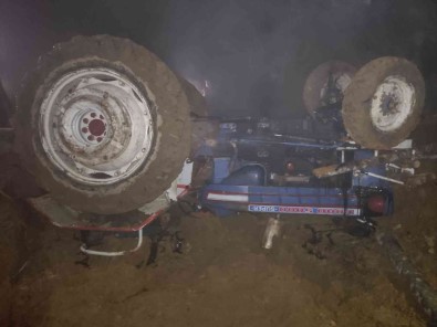 Yeni Aldigi Traktörün Altinda Kalan 3 Çocuk Babasi Sahis Hayatini Kaybetti