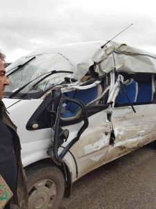 Yolcu Minibüsü Ile Kamyon Çarpisti Açiklamasi 5 Yarali