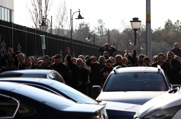 Ankara'da özel halk otobüsü şoförleri CHP Genel Merkezi önünde toplandı: Verilen sözler tutulsun