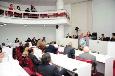 Balçova'da Kadin Ve Erkek Esitligine Meclis Onayi