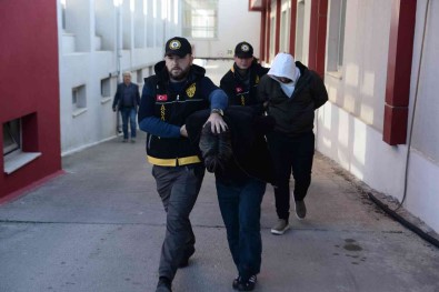 'Dolandirilmayin' Diye Demeç Verdi, Dolandiriciliktan Tutuklandi