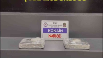 Izmir'e Yolcu Otobüsü Ile 2 Kilogram Kokain Getiren Zehir Taciri Kadin Yakayi Ele Verdi