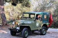 Kirmizi Isikta Durunca Herkes Satilik Olup Olmadigini Soruyor