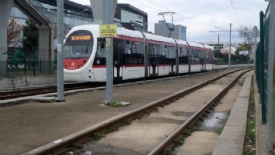 Samsun'da korkunç olay: Raylarda hareketsiz yatan kişiye tramvay çarptı!