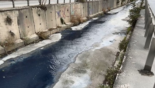 Ayvalıdere'de mavi renkte akan su endişelendirdi