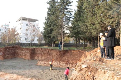 Ögrencisi Oldugu Ve Ögretmenlik Yaptigi Okula Cami Yaptiriyor