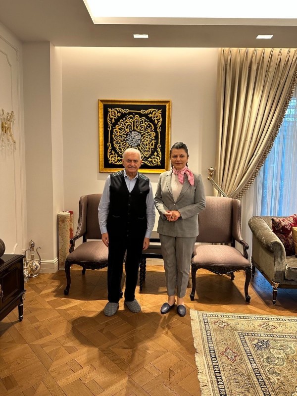 Binali Yıldırım'a, Ayşe Türkmenoğlu'ndan geçmiş olsun ziyareti