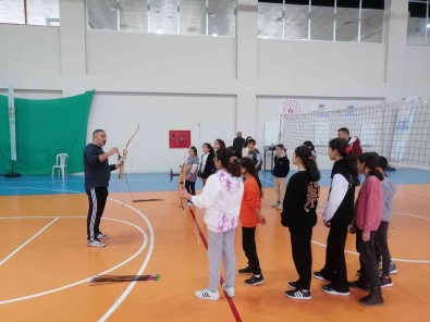 ERÜ Spor Bilimleri, Sivasli Ögrencileri Misafir Etti