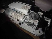 Sultanbeyli'de Binanin Asansör Motorunu Çaldilar, Çagirdiklari Taksiyle De Kaçtilar