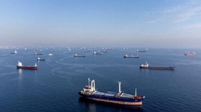 Tahıl koridoru ile aç kalmaktan kurtulan Avrupa petrol tankeri trafiği nedeniyle Türkiye'yi suçladı