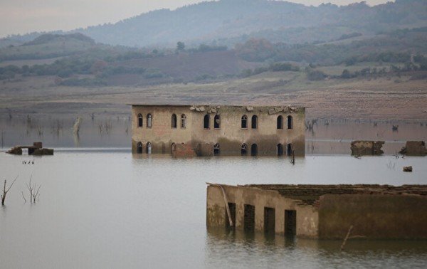 Baraj seviyesi azaldı: 6 yıl sonra yeniden göründü
