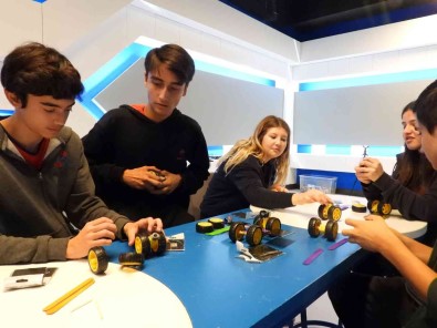 Bilim Merkezi'nden Solar Enerjili Oyuncak Araba Tasarimi