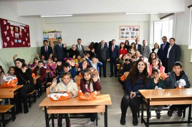 Çorlu'da Okulun Yenilenen Konferans Salonu Açildi