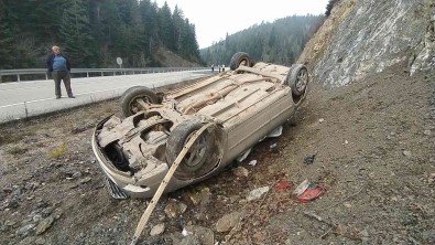 Gizli Buzlanma Sebep Oldu Açiklamasi Takla Atan Otomobildeki 5 Kisi Yaralandi