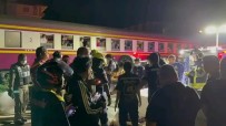 Tayland'da Bariyerleri Asmaya Çalisan Araca Tren Çarpti Açiklamasi 3 Ölü, 1 Yarali