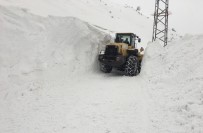 Ekiplerin 2,5 Metre Karla Zorlu Mücadelesi