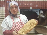 Ekmegini Ekmekten Çikariyor