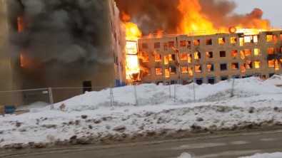 Kanada'da Insaat Halindeki Binada Yangin Çevredeki Binalara Siçradi