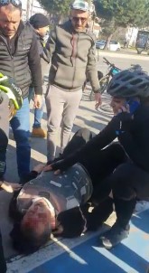 Kartal'da Otomobilin Çarptigi Yaraliya Yoldan Geçen Saglikçi Yardim Etti