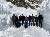 Macahel'de Kar Kalinligi 3 Metreyi Buldu Haberi