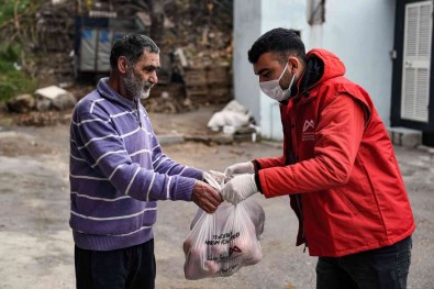 Mersin Büyüksehir Belediyesi, Vatandasa 50 Ton Daha Patates Ve Sogan Dagitiyor