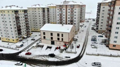 Minaresiz Cami Minaresine Kavusuyor, Cemaat Mutlu