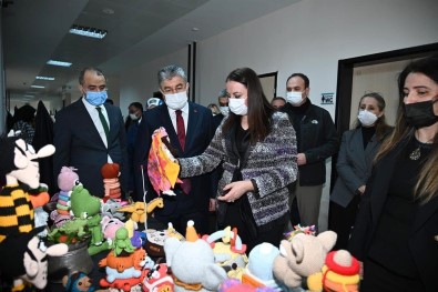 Osmaniye'de Kursiyerler El Emegi Göz Nuru Ürünlerini Sergiledi