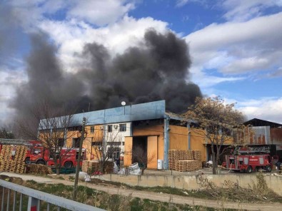 Plastik Kasa Fabrikasinda Yangin