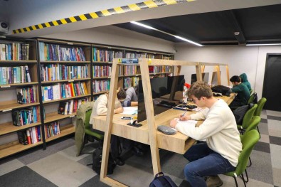 Talas'in Kütüphanelerine Ara Tatilde De Yogun Ilgi