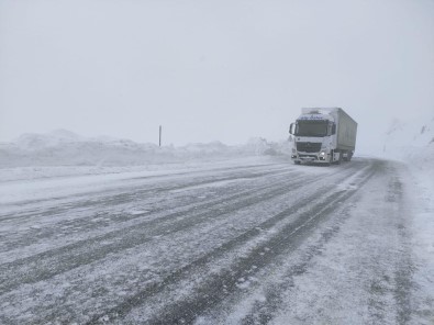 Tunceli Erzincan Yolu Tir Geçisine Açildi