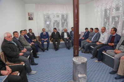 Vali Çelik, Aslanapali Muhtarlarla Bir Araya Geldi