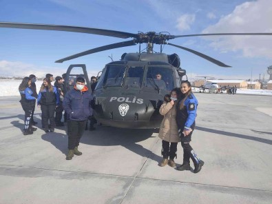 Vanli Çocuklar Helikoptere Bindi