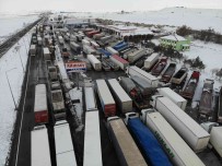 Aksaray'da Tir Ve Araçlarla Dolan Tesisler Havadan Görüntülendi Haberi