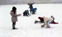 Bayburt'ta Kar Nedeniyle Egitime Bir Gün Ara Verildi