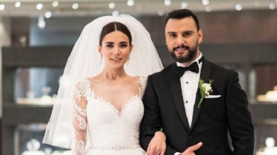 Buse Varol'dan flaş ayrılık hamlesi! Yüzüğünü çıkardı...