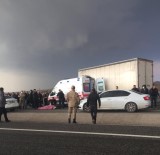 Diyarbakir'da Hafif Ticari Araç Ile Tir Kafa Kafaya Çarpisti Açiklamasi1'i Agir 5 Yarali