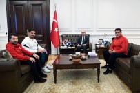 Soylu Açiklamasi 'Milli Güresçilerimiz Taha Akgül Ve Riza Kayaalp Ile Antrenör Abdullah Çakmak Misafirimiz'